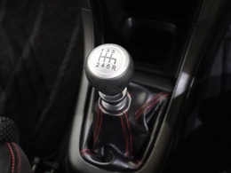 6速MTのお車です♪直感的な操作を楽しむことができます！