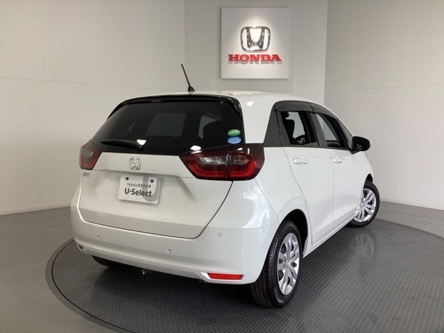 【Honda認定中古車 U-Select】　は3つの安心をお約束します。　1　Hondaのプロが整備した安心。 2　第三者機関がチェックした安心。　3　購入後もHondaが保証する安心。