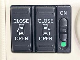 【両側パワースライドドア】スマートキーや運転席のスイッチで後席両側スライドドアの開閉が可能♪電動だから力を入れてドアを開ける必要が無く、小さなお子様でも簡単に開け閉めでき快適です♪