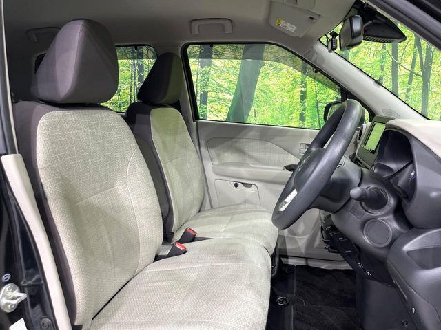 運転席シート廻りは使用感も少なく、良好な状態となっています。丁寧に使われていたことがよくわかりますね。
