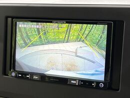 【バックカメラ】駐車時に後方がリアルタイム映像で確認できます。大型商業施設や立体駐車場での駐車時や、夜間のバック時に大活躍！運転スキルに関わらず、今や必須となった装備のひとつです！
