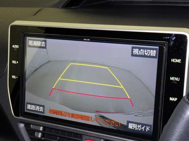 バックモニターも装備しております。バックギアに入れるとナビ画面に車の後方が映し出されます。これで後方確認も安心！