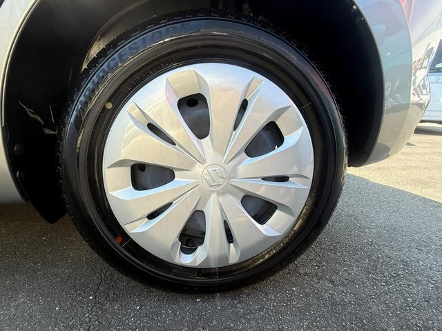 車両のリヤ部分のタイヤホイールの様子です。