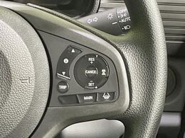 【アダプティブクルーズコントロール】高速道路での長距離走行が楽に！！自動で速度を保つクルーズコントロールが、衝突軽減システムと連携し、前方の車両を感知して車間を保つように速度調節してくれます！！