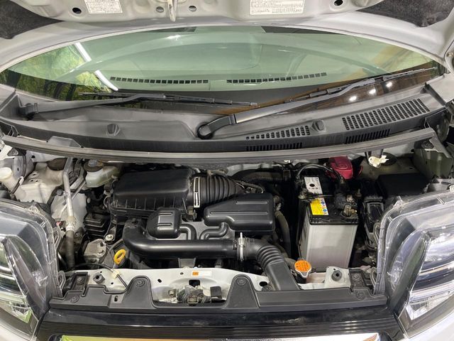 インテリアに合わせたデザインのステアリングは、運転される方のことも考え、運転しやすい形状、大きさです。是非一度、実際に触ってお確かめください。