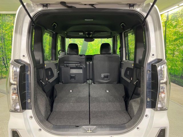 後部座席も気になるようなキズ・汚れやへたり等、大きなダメージはなく、良好な状態です。