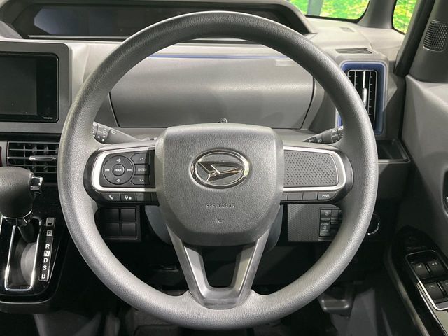 積み下ろしのしやすいデッキにはたっぷりと荷物を積み込んでいただけます。遊びから仕事まで、様々なシーンで頼れます♪