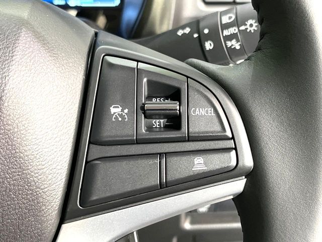 【アダプティブクルーズコントロール】高速道路での長距離走行が楽に！！自動で速度を保つクルーズコントロールが、衝突軽減システムと連携し、前方の車両を感知して車間を保つように速度調節してくれます！！