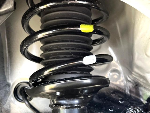 お車を安心してお乗りいただく為には、足回りの定期点検が欠かせません。サービスサポート（有償保証）では無料点検もご提供しており、安心のカーライフをお過ごしいただけるサポート体制が整っています。