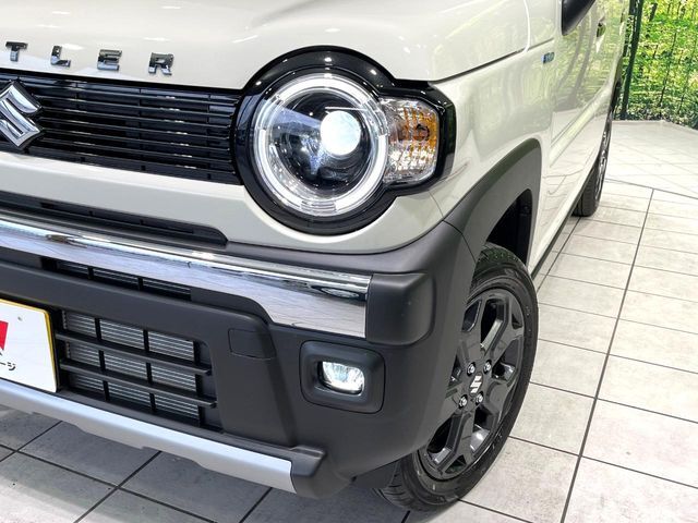 【LEDヘッドライト】悪天候や夜間走行時も良好な視界を確保し安心して運転できる高輝度LEDヘッドライトを装備！点灯速度が早く、消費電力も抑えられています。