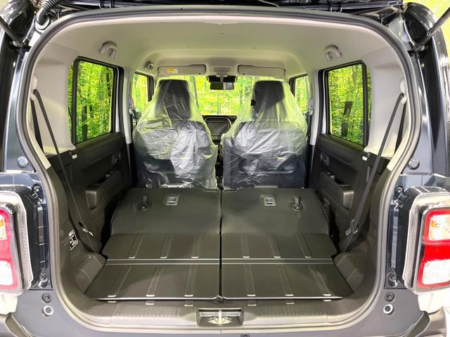 ラゲッジルームは、大容量のスペースを確保。普段のお買い物からレジャーまで、幅広く活躍してくれます！また、リアシートを倒すことでバリエーション豊かにお使いいただけます。