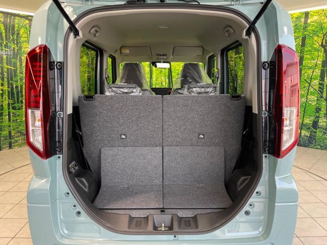 積み下ろしのしやすいデッキにはたっぷりと荷物を積み込んでいただけます。遊びから仕事まで、様々なシーンで頼れます♪