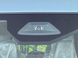 【スズキ　セーフティサポート】走行中に前方の車両等を認識し、衝突しそうな時は警報とブレーキで衝突回避と被害軽減をアシスト。より安全にドライブをお楽しみいただけます。