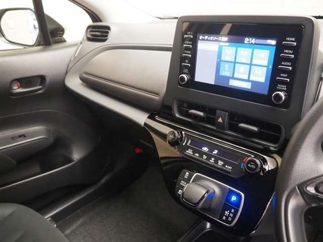 ドライバー目線の画像です。ナビ、エアコンスイッチが一か所にあるので操作がしやすいです。