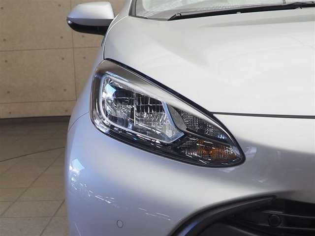 ハロゲンヘッドライトです。