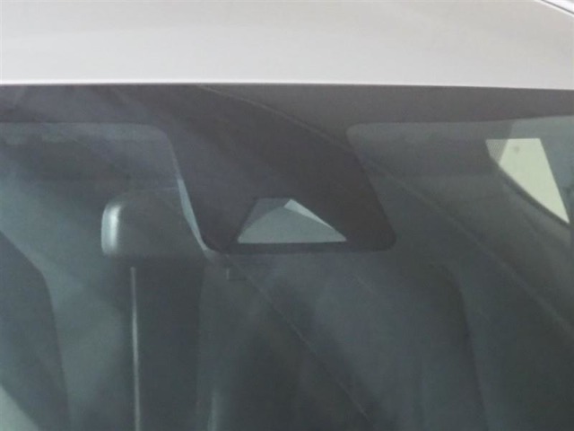 トヨタセーフティセンス（衝突被害軽減ブレーキ）のカメラです。