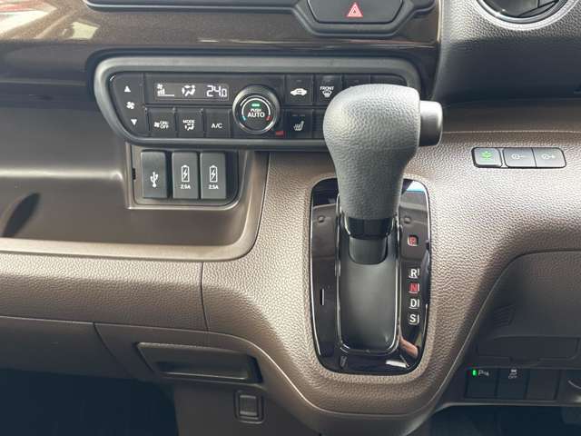 インパネシフト　オートエアコン　シートヒータースイッチ
