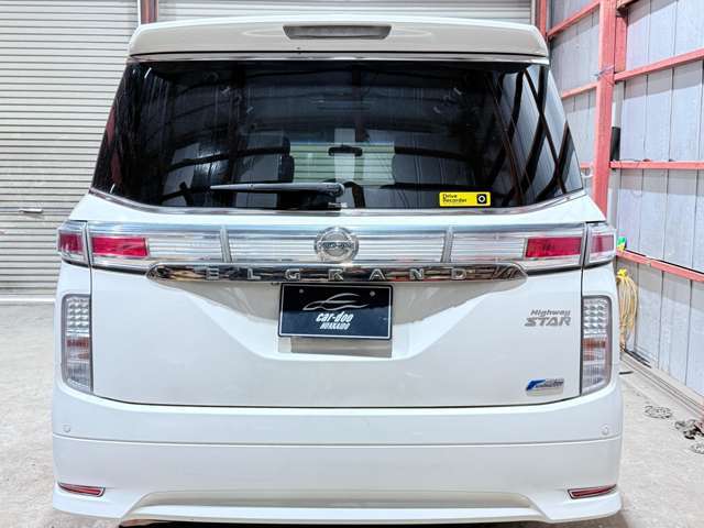 バックドアも開け閉めし易く、お買い物の荷物もゆったり積むことが可能です。The rear door is easy to open and close, making it convenient to load your shopping bags with plenty of space