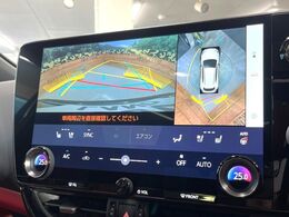 【パノラミックビューモニター】専用のカメラにより、上から見下ろしたような視点で360度クルマの周囲を確認することができます☆死角部分も確認しやすく、狭い場所での切り返しや駐車もスムーズに行えます。