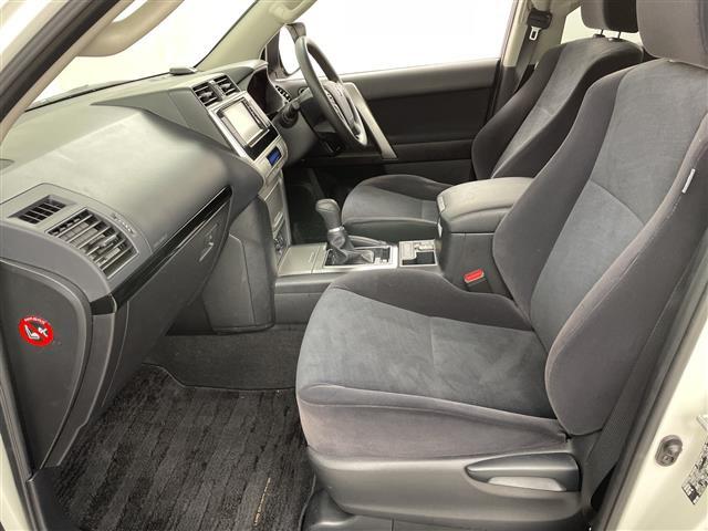 【フロアマット】車内を綺麗に保つのには必須のアイテムです。当店ではフカフカな新品マットも絶賛取り扱い中！ぜひご相談くださいませ。