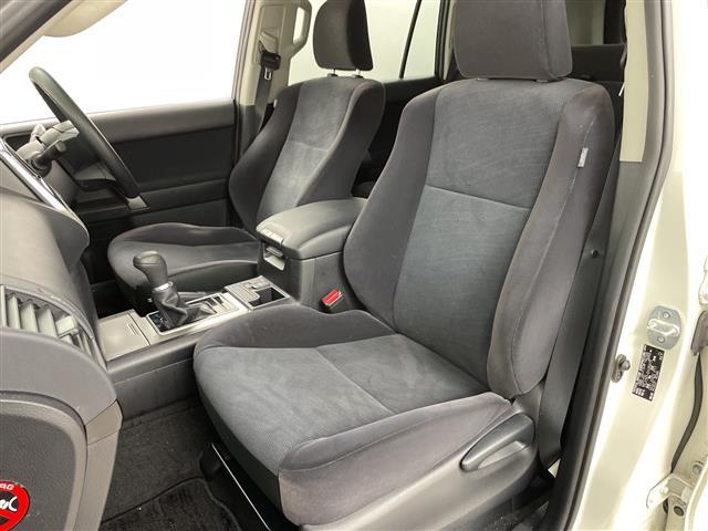 【助手席】きれいな助手席なので家族や友だちに乗ってもらっても安心です！新品のフロアマットのご注文も可能です。掲載箇所以外にご希望の写真がございましたらお気軽にお問い合わせ下さい。