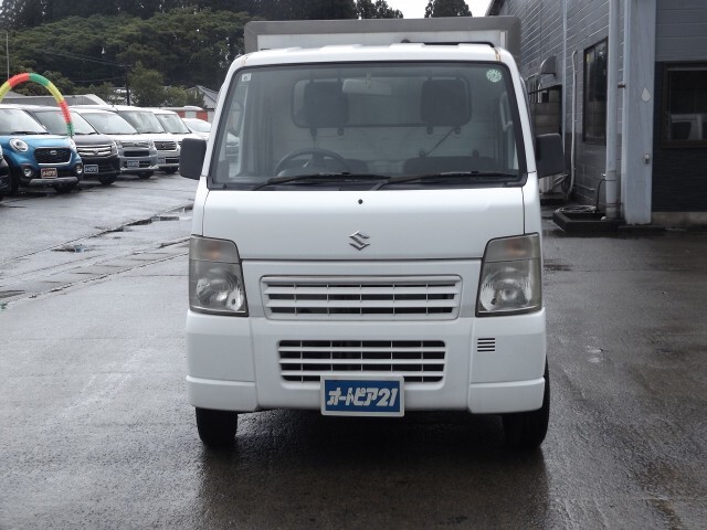 毎日続々と新しいお車が入庫中♪お探しのお車があればぜひ一度ご来店ください！笑顔でお待ちしています♪