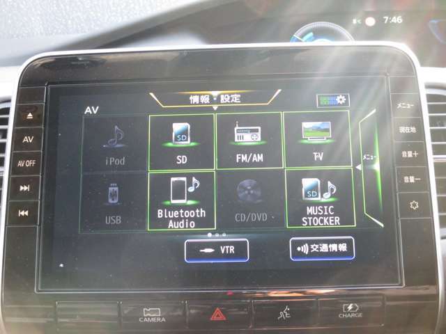 日産純正メモリーナビゲーションです♪目的地まで案内するナビゲーション機能の他にフルセグ画質で楽しめるTVやBluetooth Audio☆DVD再生など多彩な機能が満載で運転を快適にサポートしてくれます☆