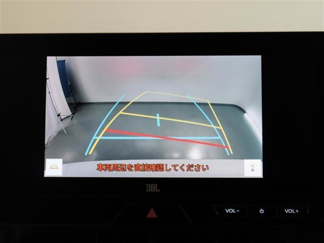 バックガイドモニターで、後方を確認しながら安心して駐車することができます。運転初心者も熟練者も必須の機能ですよ！