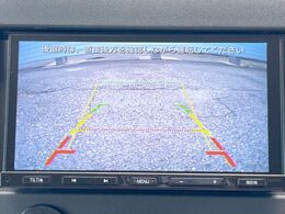 【バックカメラ】駐車時に後方がリアルタイム映像で確認できます。大型商業施設や立体駐車場での駐車時や、夜間のバック時に大活躍！運転スキルに関わらず、今や必須となった装備のひとつです！