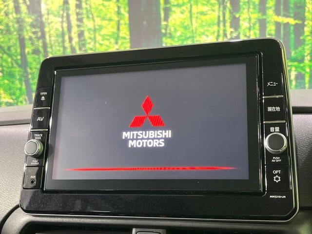 【純正大画面ナビ】人気の大型9インチナビを装備。存在感のある大画面はインパクト大！ナビ利用時のマップ表示は見やすく、テレビやDVDは臨場感がアップ！いつものドライブがグッと楽しくなります♪