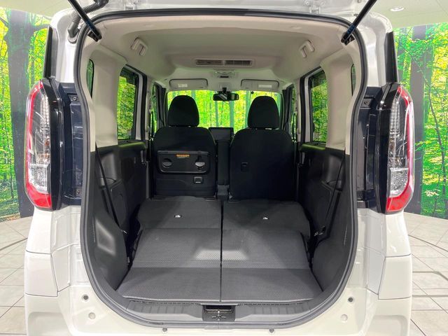 後席を格納すると、これだけの広さが！シーンに合わせたシートアレンジで、大きな荷物も積むことが出来ます♪