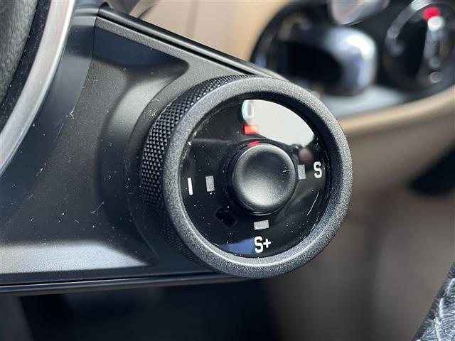 【運転席操作部】『運転席周辺の装備』の画像になります。快適なドライブを楽しむための機能が装備されています！運転席から触れるので使いやすいです！