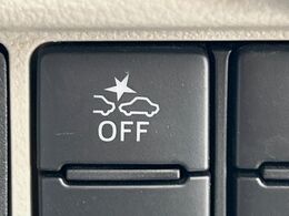 【スマートアシスト】走行中に前方の車両等を認識し、衝突しそうな時は警報とブレーキで衝突回避と被害軽減をアシスト。より安全にドライブをお楽しみいただけます。