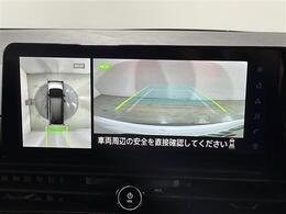 【アラウンドビューモニター】まるでクルマを真上から見下ろしたかのような視点で駐車をサポートします！クルマの斜め後ろや真横など、前後左右の4つのカメラの映像が合成されて、モニターに映し出されます。