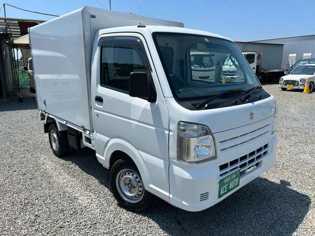 車体艶出し磨きしています！！