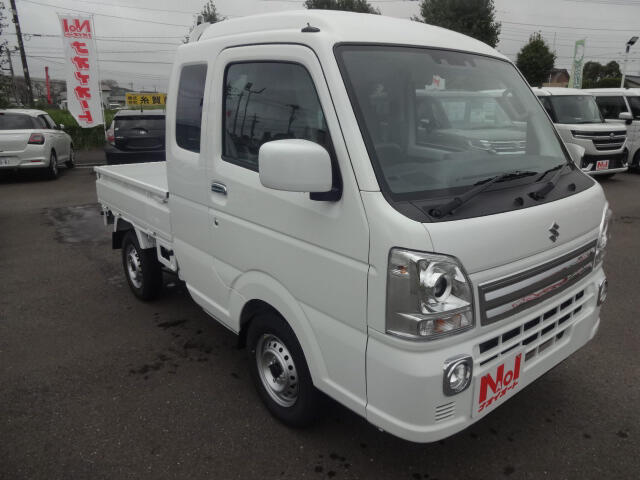 【当店のこだわり】入庫後のお車は選任スタッフによる細部清掃を実施しております。足回り、エンジンルーム、室内、室外を隅々まで綺麗にしております。展示車はピカピカです。全国配送も可能ですのでご相談下さい！