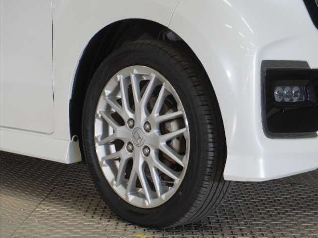 認定中古車では、厳しいHonda認定基準をクリアした厳選されたHonda認定中古車のみ、取り扱っております。「ご購入前の安心」「納車後の信頼」を車両と一緒に提供しております。