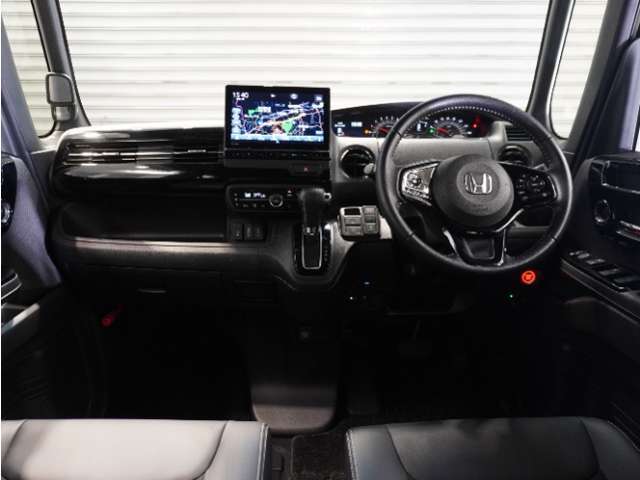 【室内】シートや内装各部への徹底した清掃を実施。