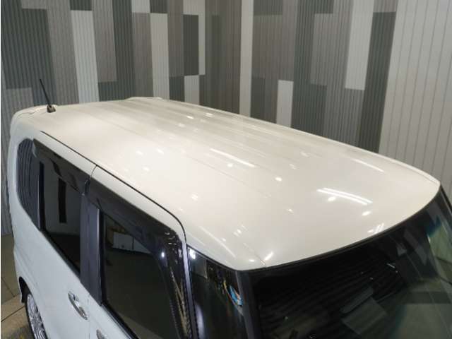 全車整備代金を車両本体価格に含んでおります。法定点検整備または定期点検を実施し、点検記録簿を発行致します。