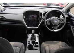 前席全体　目線も高く広い視界で安心して運転することができますね！