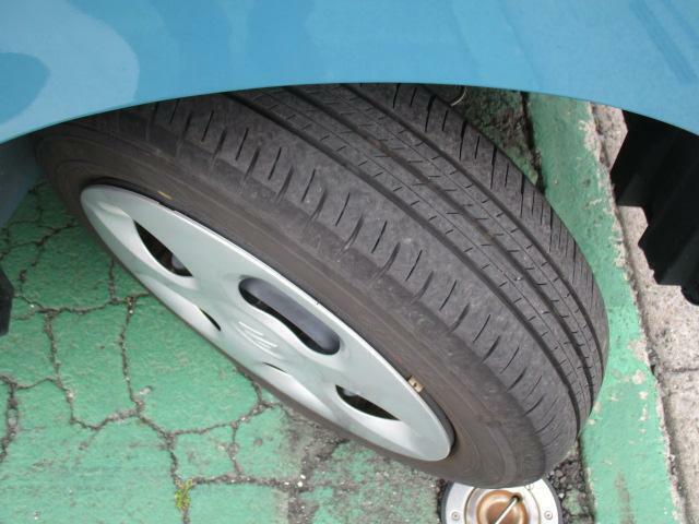 タイヤの溝はまだあります。