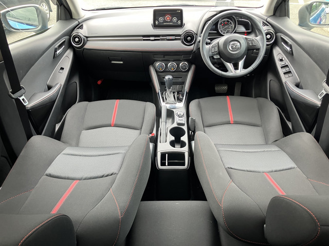 カーズ大阪では中古車販売をメインに各種保険の取扱、板金修理まで幅広く対応しています。中古車販売は全国どこでも対応可能！遠方の方でも安心して買ってもらえるような取り組み・工夫を行なっています。