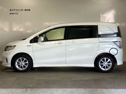 左側リアフェンダー後部にA4サイズ程度の凹み傷がございます。気になる場合は有料にて修理も可能です。実車確認の際に店舗スタッフにご相談下さい。