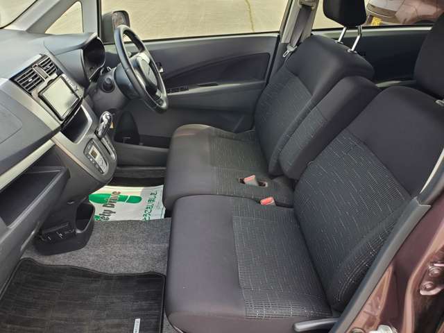 お体が直接触れるシートが汚いと嫌ですよね？その点このお車は、元々綺麗な状態で仕入れをしている上、スタッフ丹念にクリーニングしておりますので非常に綺麗です♪