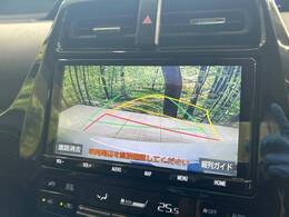 【バックカメラ】駐車時に後方がリアルタイム映像で確認できます。大型商業施設や立体駐車場での駐車時や、夜間のバック時に大活躍！運転スキルに関わらず、今や必須となった装備のひとつです！
