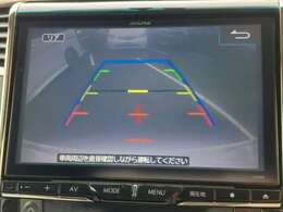 【バックモニター】後ろのカメラの映像がモニターに映し出されるので、後方の見えない死角や、障害物との距離感などもしっかり安全確認することができます！