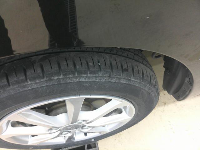実車はアルミホイール組みの夏用タイヤを装着しています。