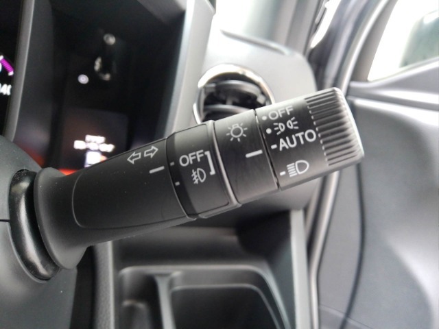 オートライト付きです。手元での操作なしでヘッドライトのON/OFFできます。トンネルでの点灯・消灯忘れ防止に役立ちます！