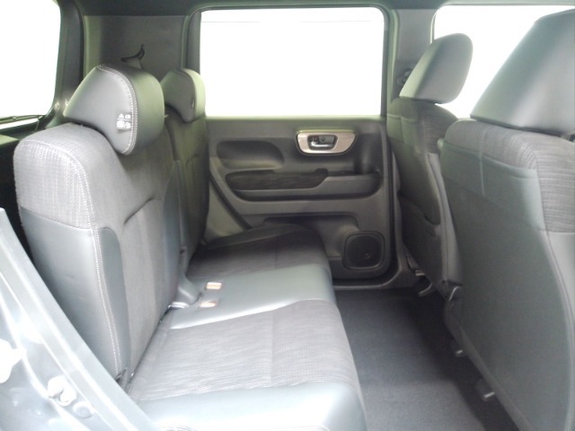 軽でも荷室容量はお任せくリアシートもゆったり快適に座っていただけますので、後部座席にお乗りの大切な方も楽しくドライブに参加していただけます。ださい。