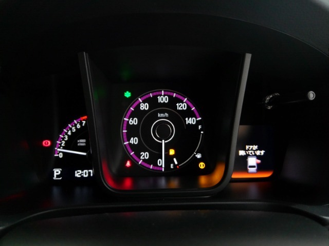 メーターも見易いレイアウトなので安心ドライブをサポートします☆